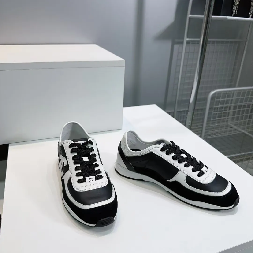 👟👟Ex-factory price 440👟👟 CHANEL Chanel 2025 new panda sneakers, color matching thick-soled casual sports shoes, upper: imported calfskin/imported suede, lining: imported sheepskin lining, outsole: TPU original outsole Size: #35-40 (40 customized, non-refundable)